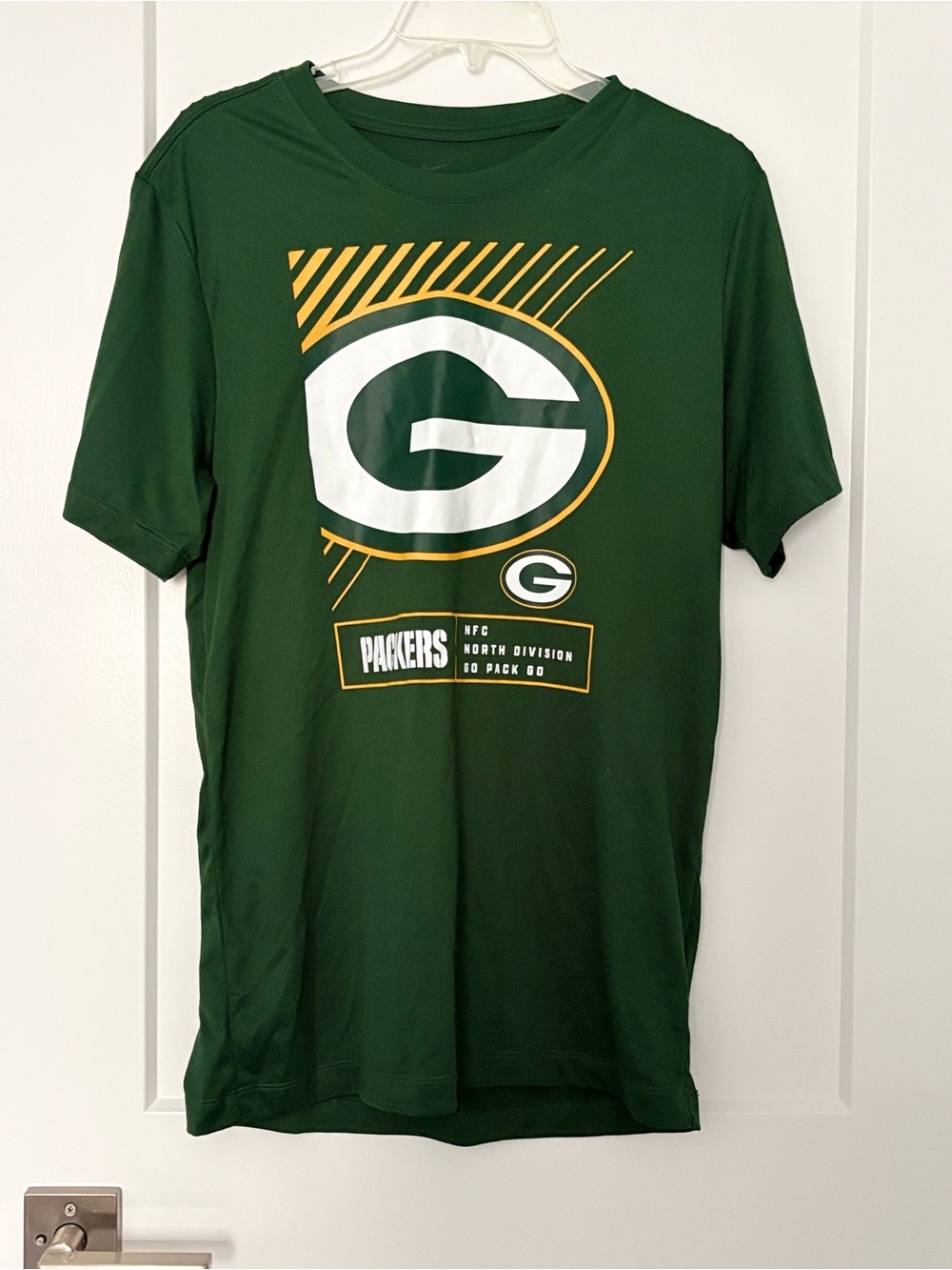 Nike Green Green Bay Packers Short Sleeve Logo T‑Shirt. Men size S